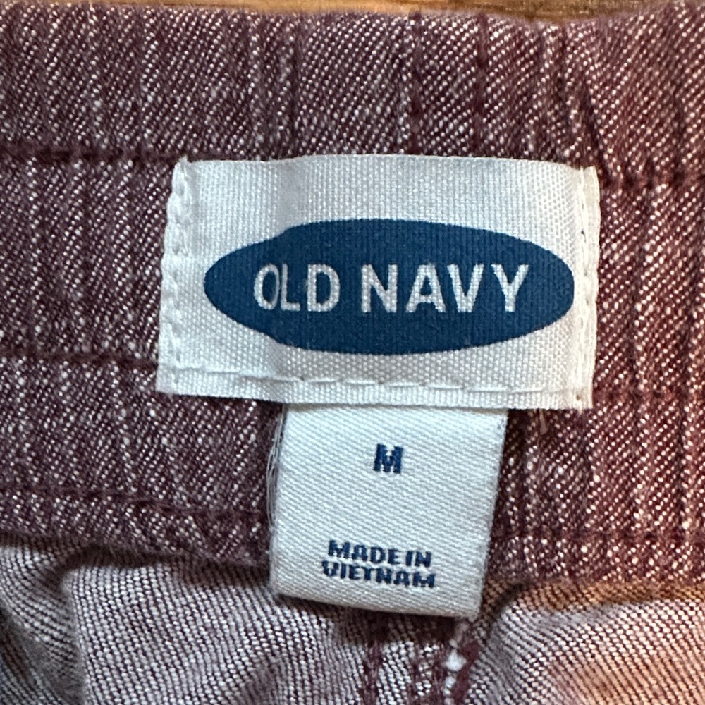 Old Navy Men's Athletic Shorts in Maroon - Picture 2 of 5